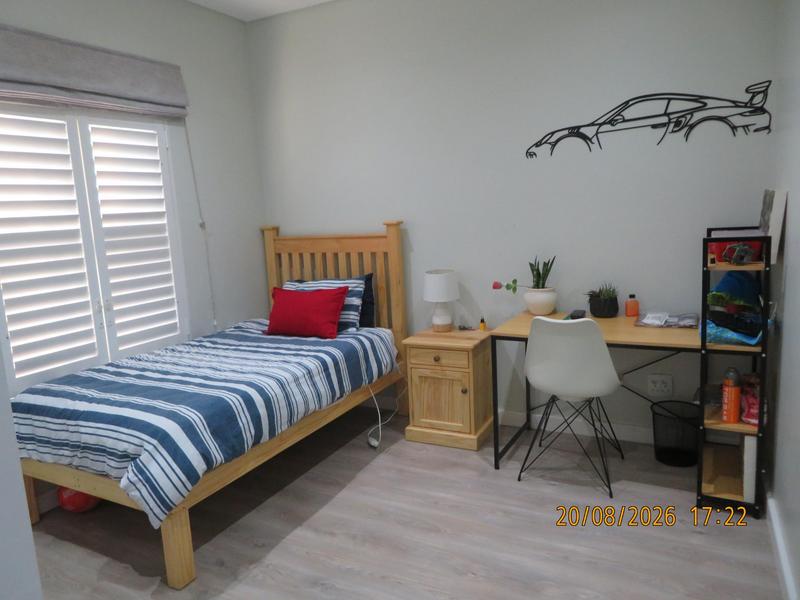 To Let 5 Bedroom Property for Rent in Zevendal Western Cape